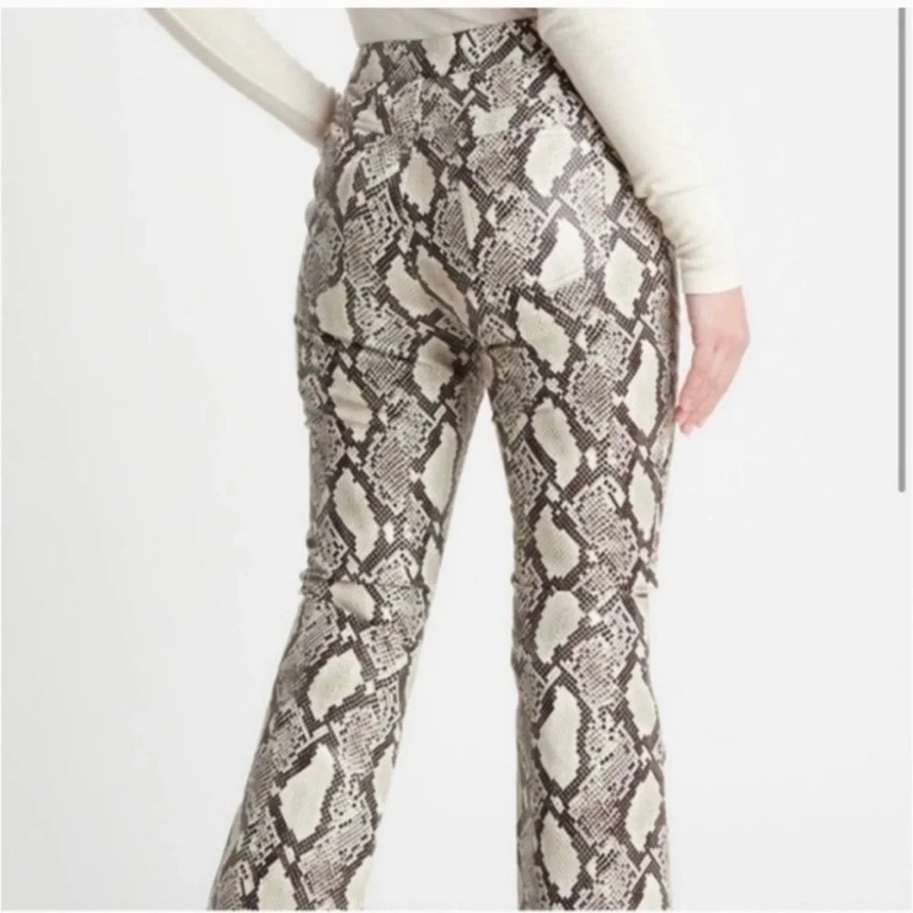 Choosy Snake Skin Faux Leather Pants Cropped Cropped Flare Mid Rise NWT Size 2 - Picture 2 of 16